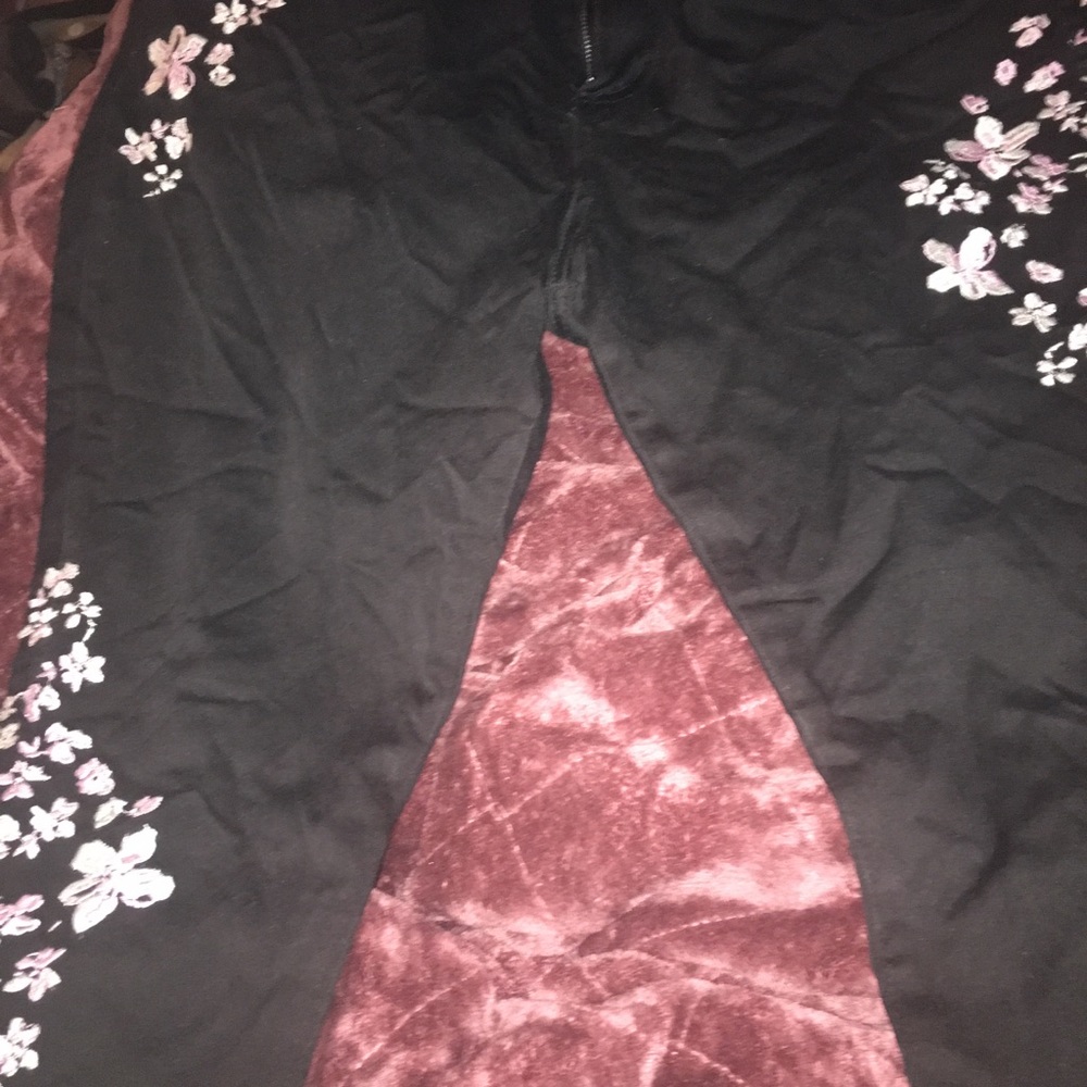 Kut Black Pink Green Flowered Capri Jeans